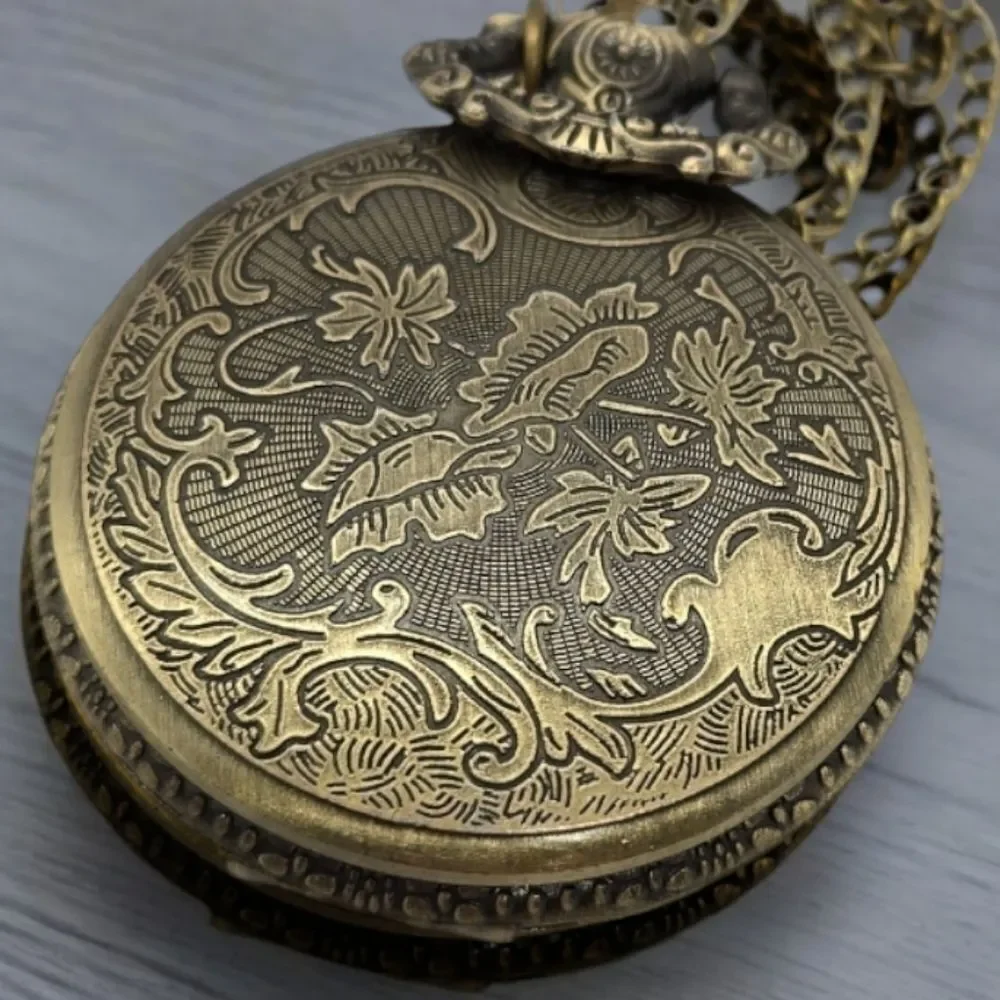 Flying Eagle Pocket Watch Antique Bronze Quartz Chain Engraved Bird Vintage Gift
